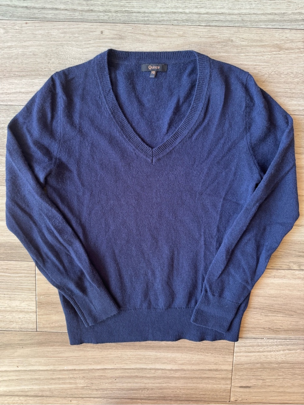 Quince Mongolian Cashmere V-Neck Sweater Navy Size XS - Picture 5 of 7